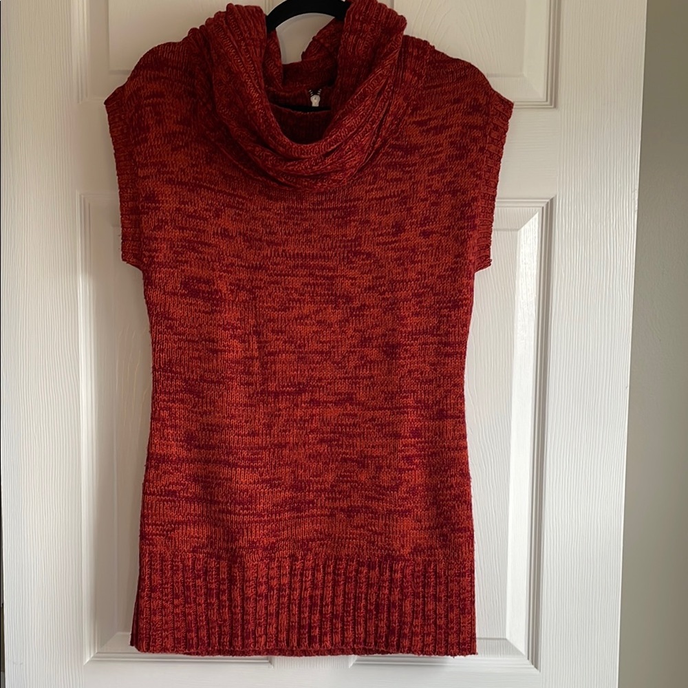 Short Sleeve Sweater with Detachable Scarf